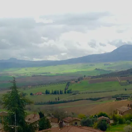 Finestra Sulla Val D'orcia San Quirico dʼOrcia